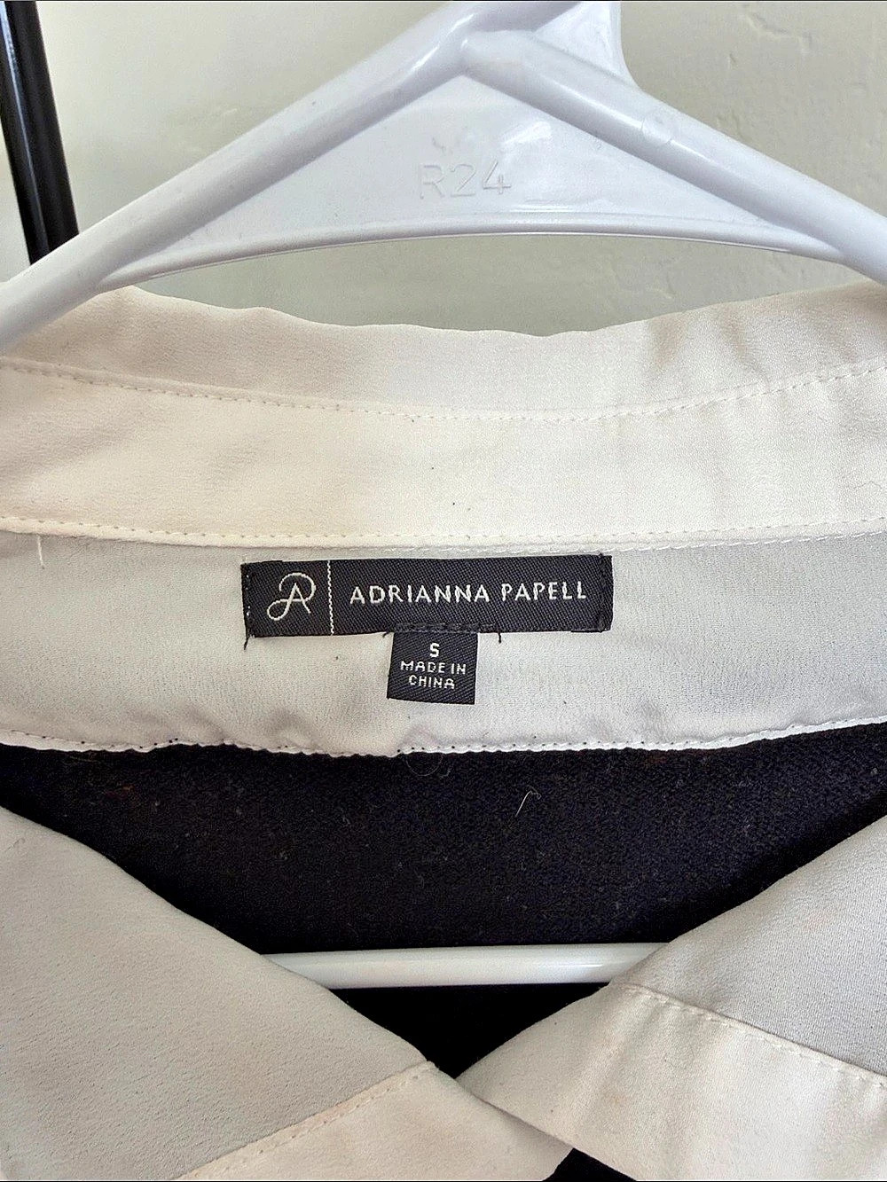 Adrianna Papell V-Neck Twofer Sweater Top Black & White Small - Picture 2 of 2